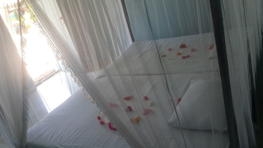 Sea Song Bed & Breakfast Unawatuna Exterior photo